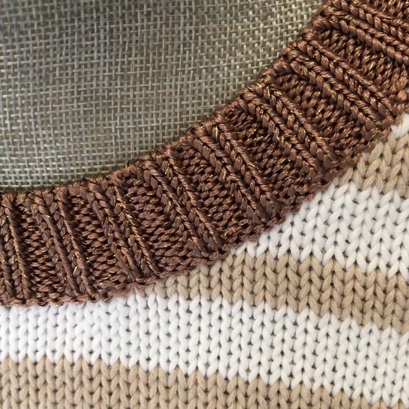 Women’s Banana Republic crew neck stripped sweater.  Size M. - Picture 2 of 5